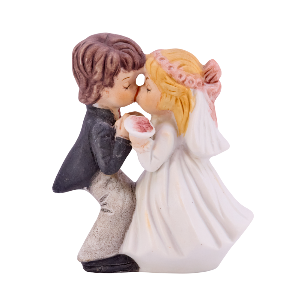 Bride & Groom Kiss Figurine (Matte)