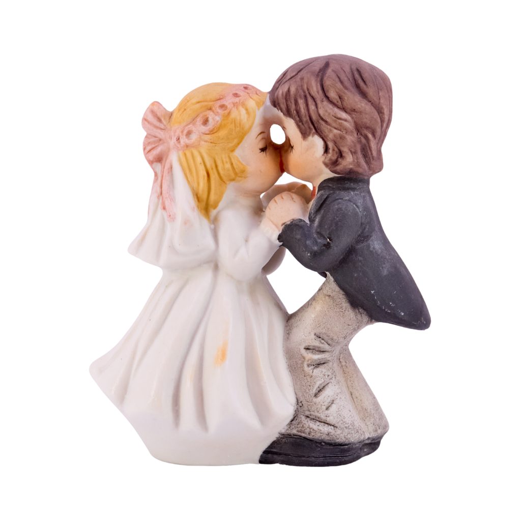 Bride & Groom Kiss Figurine (Matte)